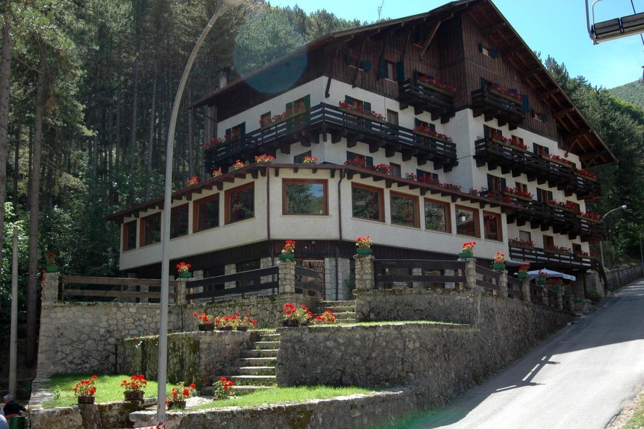 Hotel Garni Mille Pini Scanno Extérieur photo