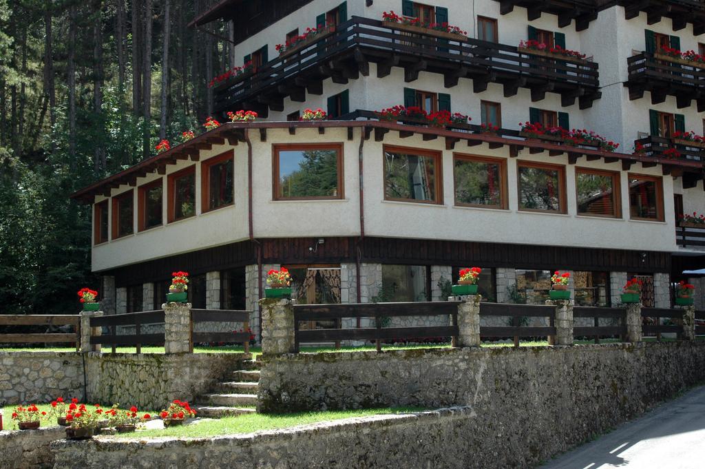 Hotel Garni Mille Pini Scanno Extérieur photo