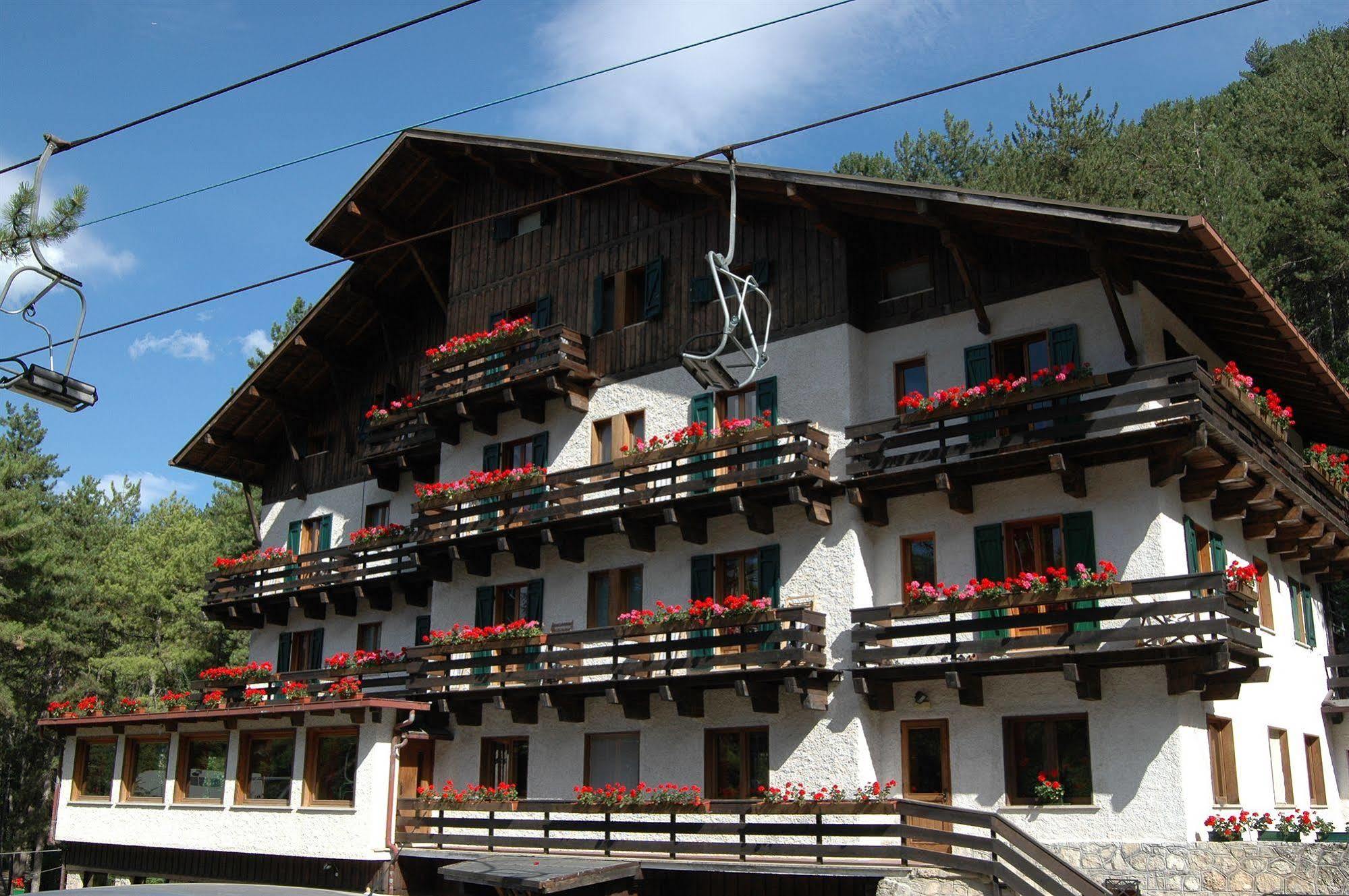 Hotel Garni Mille Pini Scanno Extérieur photo